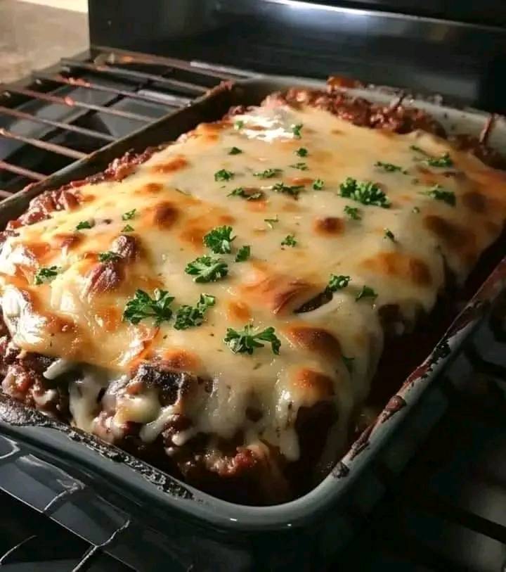 “I’ve been making this at least once a week for the past month! I can’t seem to keep it in the house. I’ve passed the recipe along to a few friends and they have the same problem, haha.”Must express something to keep getting my recipes… Thank you. Recipe in the first c.o.m.m.e.n.t. ⤵️.