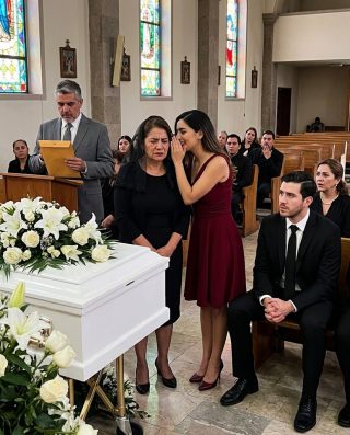 La amante sonrió en el funeral… hasta que abrieron el testamento