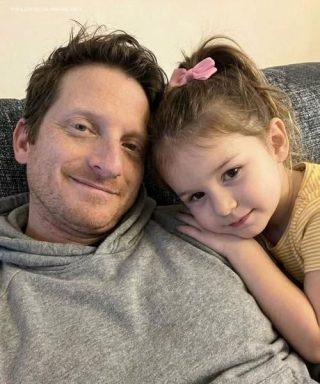 Mi hija de 7 años y su padre comenzaron a tener “conversaciones privadas” en el garaje, así que instalé una cámara oculta y me arrepentí al instante.