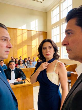 “¡Eres como una bestia de carga, fácil de montar!”, se burló su esposo en pleno juicio de divorcio, arrancando miradas incómodas y un silencio venenoso en la sala.