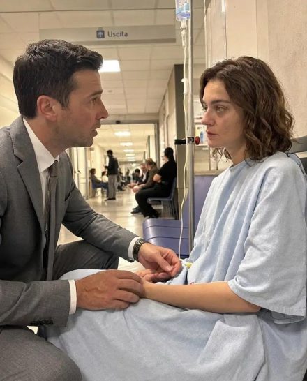 Dos meses después del divorcio, me quedé en shock al ver a mi exesposa deambulando sin rumbo por el hospital. Cuando supe la verdad, me