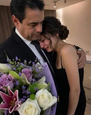 Cumplí una promesa a mi esposa durante 10 años, hasta que un ramo reveló el secreto que se llevó consigo.
