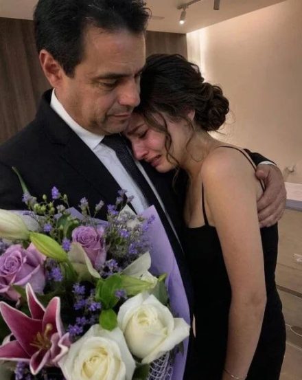 Cumplí una promesa a mi esposa durante 10 años, hasta que un ramo reveló el secreto que se llevó consigo.